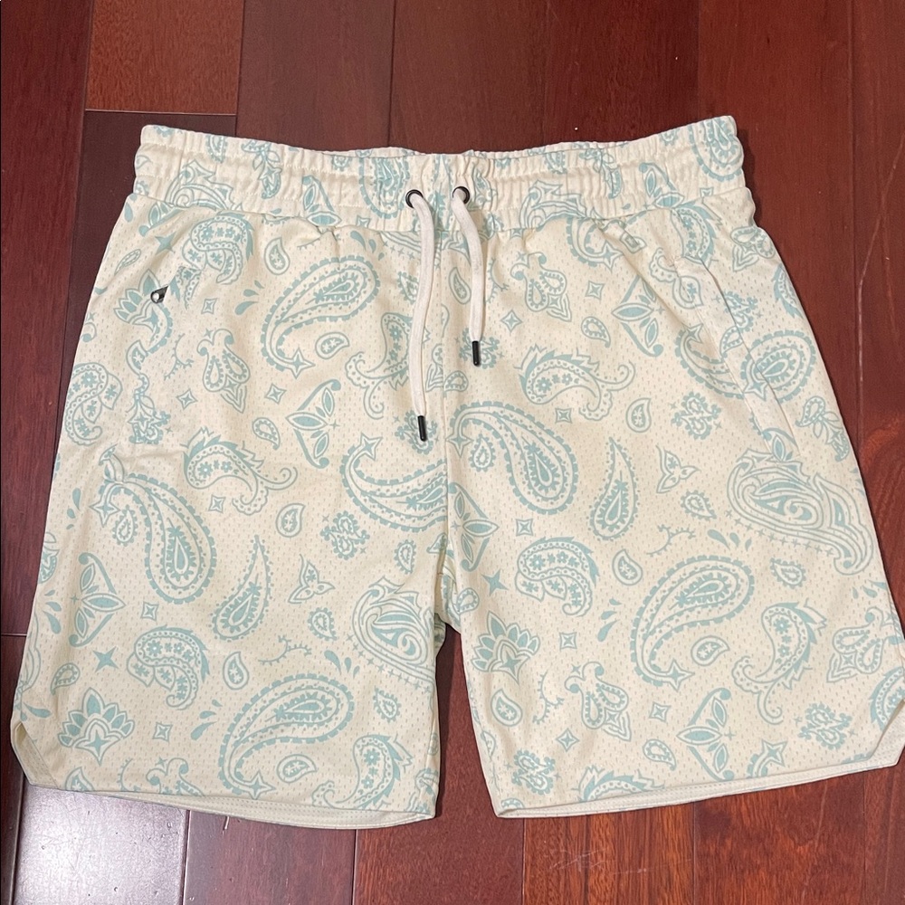 Maison Article shorts size 2XL